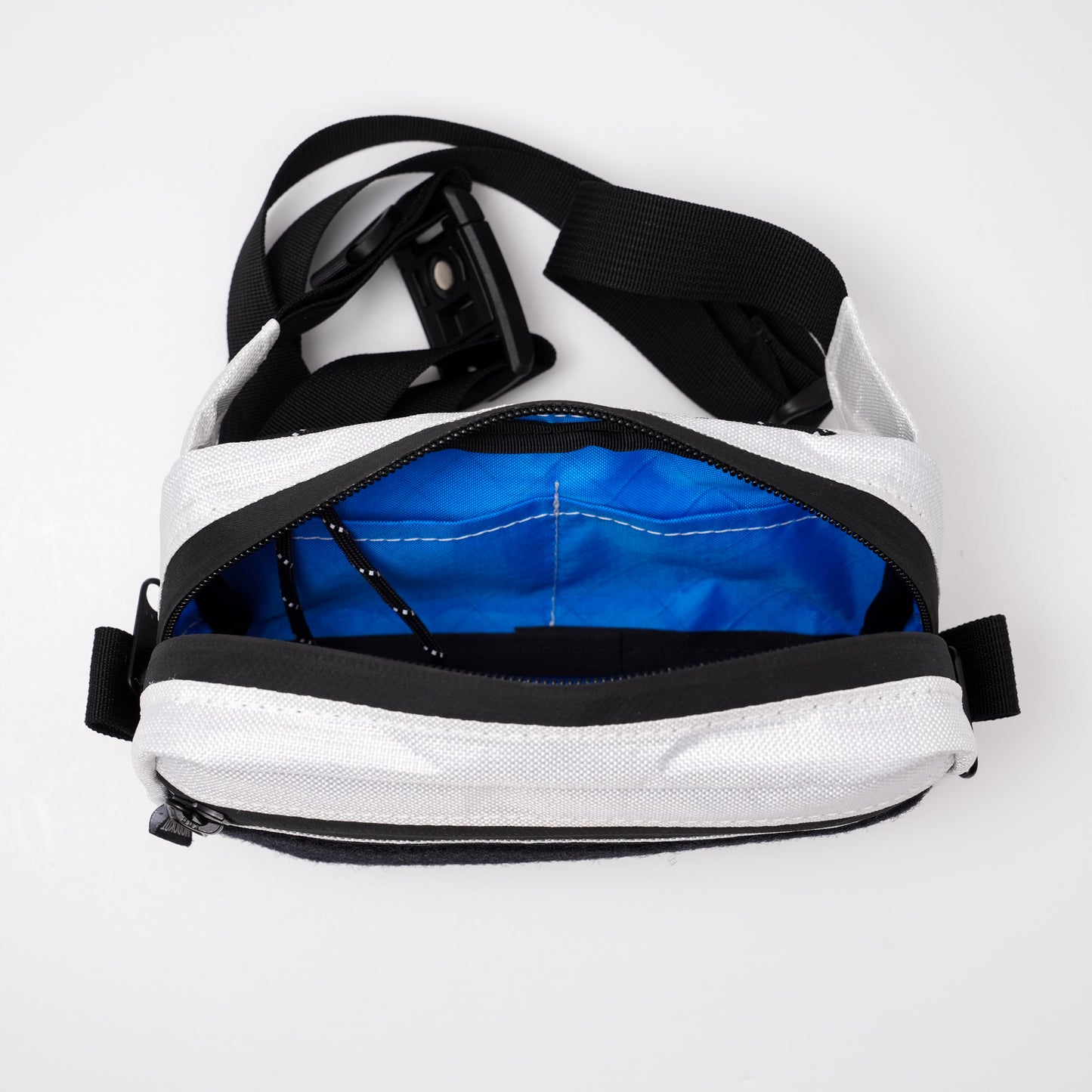 The Sling - ULTRA400 White Lightning / EPX200 Bright Blue (loop)