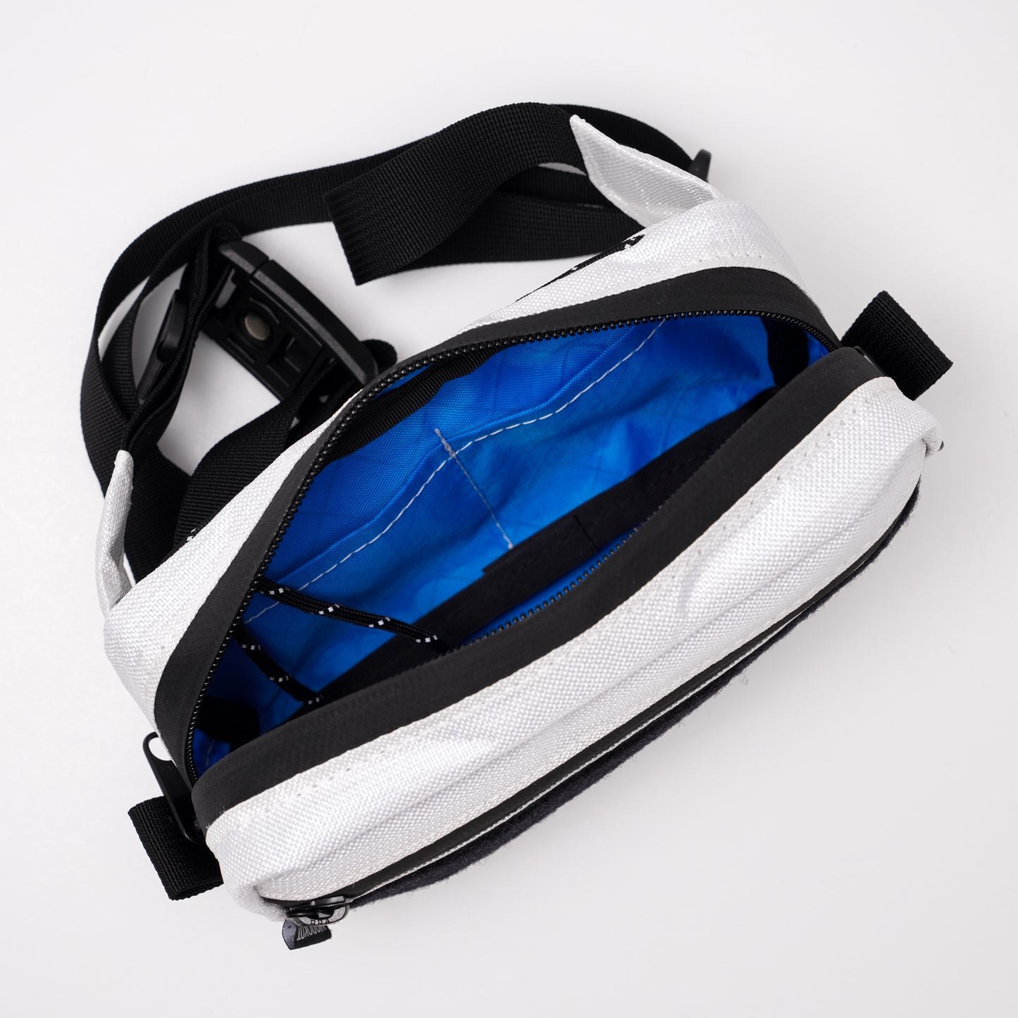 The Sling - ULTRA400 White Lightning / EPX200 Bright Blue (loop)