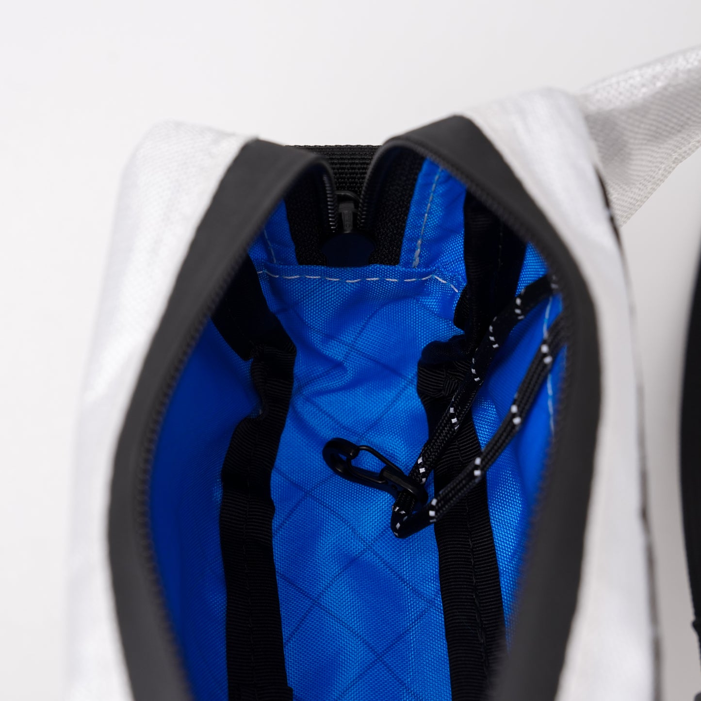 The Sling - ULTRA400 White Lightning / EPX200 Bright Blue (loop)