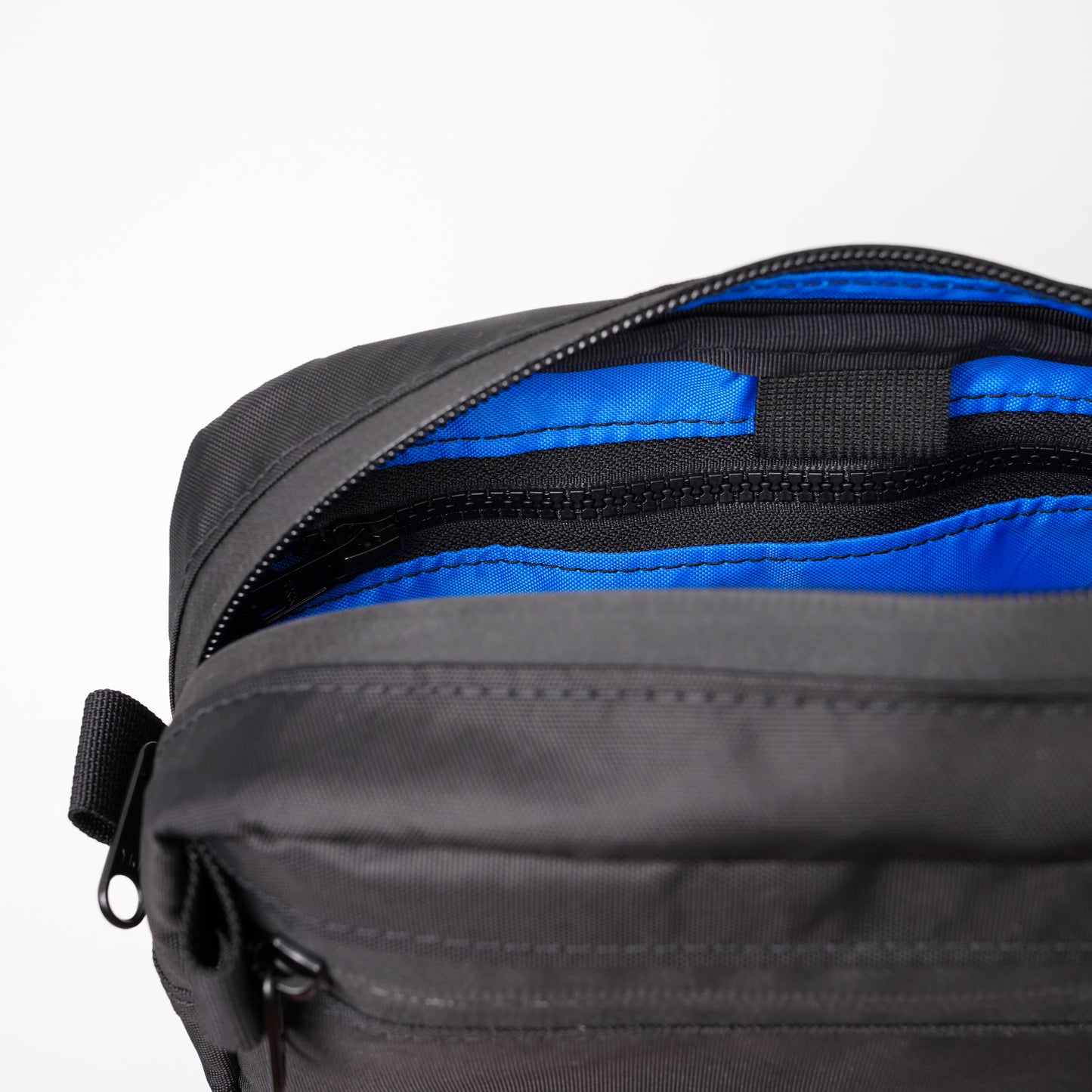 The Adapt - EPX400 Black / EPX200 Bright Blue (loop)