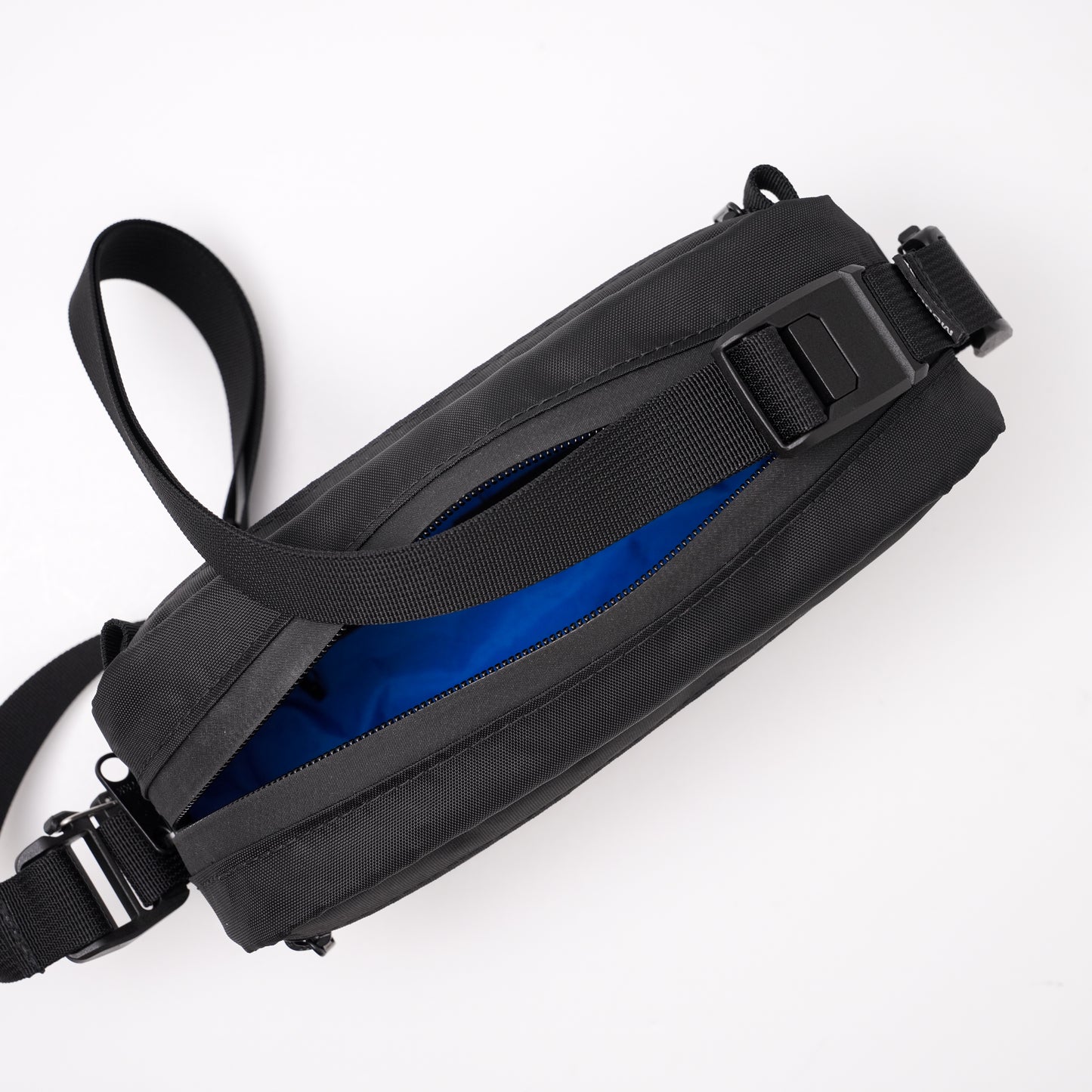 The Adapt - EPX400 Black / EPX200 Bright Blue (loop)