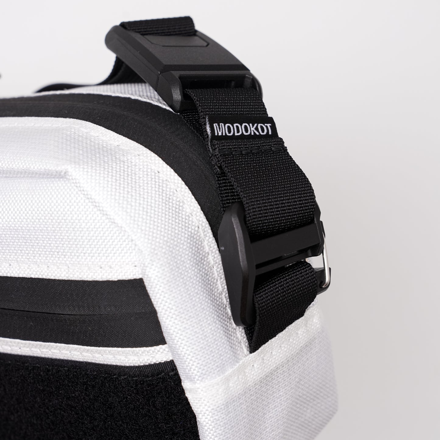 The Bigger Sling - ULTRA400 White Lightning / EPX200 Bright Blue (loop)