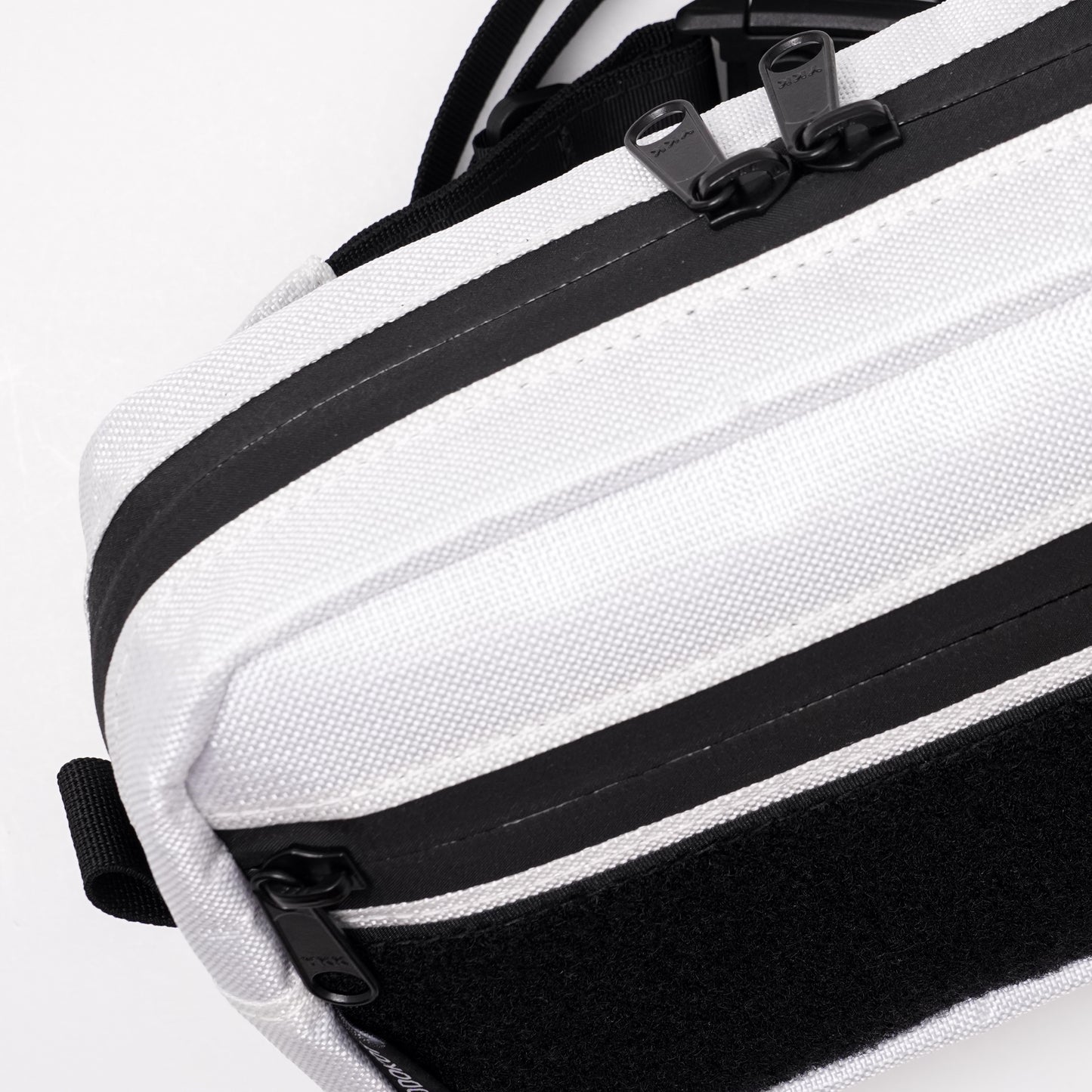 The Bigger Sling - ULTRA400 White Lightning / EPX200 Bright Blue (loop)
