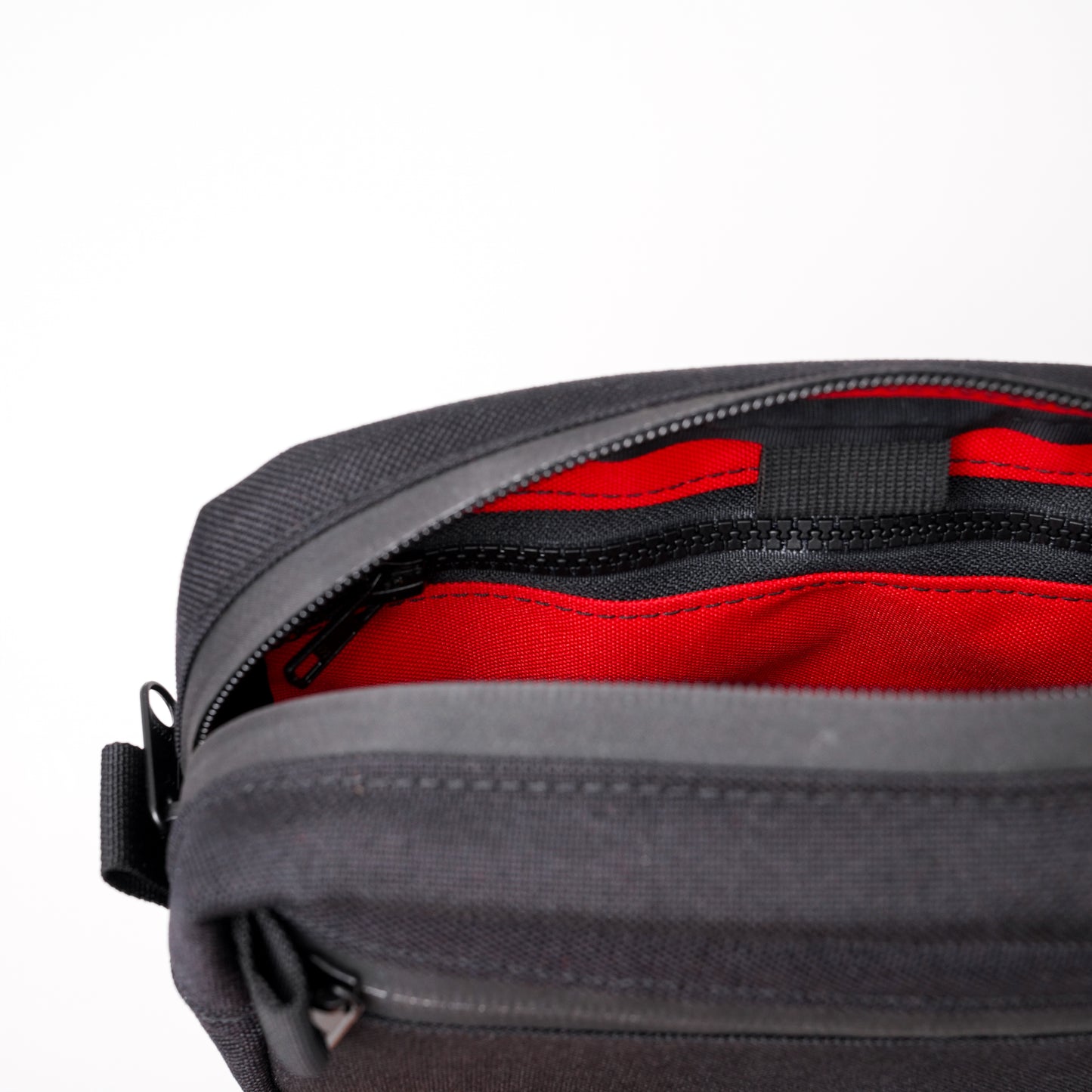 The Adapt - Black / Red (loop)